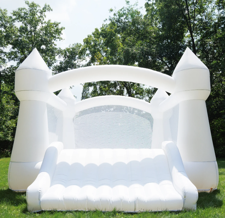 LARGE BOUNCEHOUSE
